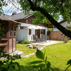 Ganzes Haus Mit Großem Garten Und Ferienhaus